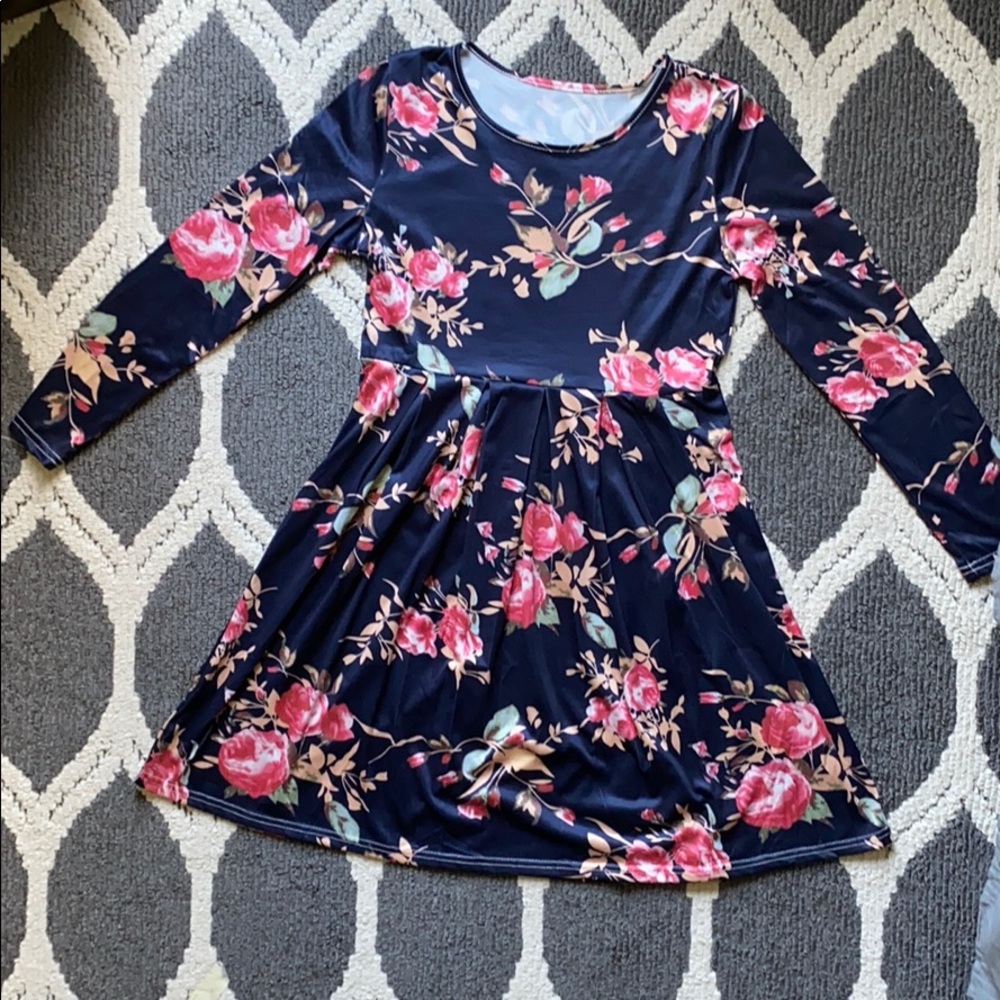Long-sleeve floral dress